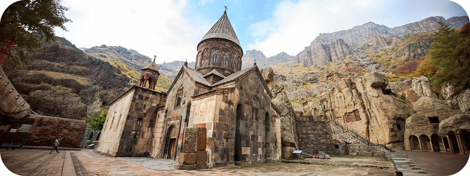 Армения. Монастырь Гегард. Фото: Takepicsforfun; Dreamstime.com