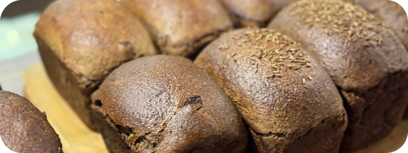 Хлеб, икра, павлиний хвост